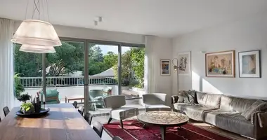 Cottage 7 rooms in Raanana, Israel