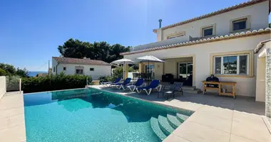 5 bedroom house in Calp, Spain