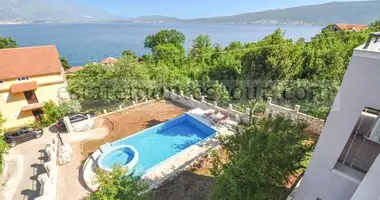 Villa  con Junto al mar en Bijela, Montenegro