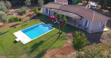 Villa 1 Zimmer mit Schwimmbad, mit Bergblick in Spartia, Griechenland