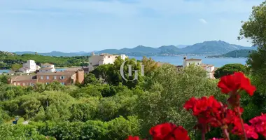 Villa 7 zimmer mit Veranda in Arzachena, Italien