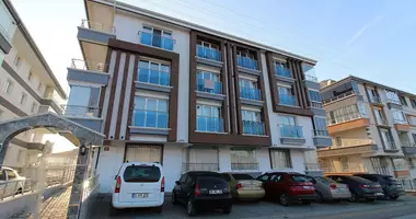 Mieszkanie 4 pokoi z balkon, z parking, z z renowacją w Ortakoey, Turcja