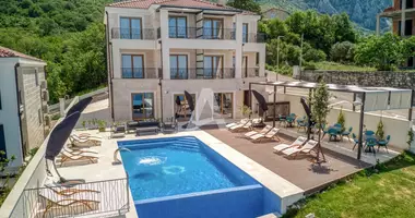 Villa 5 chambres avec parkovka parking, avec Climatiseur, avec Vue sur la mer dans Monténégro