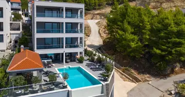 9 bedroom house in Grad Omis, Croatia