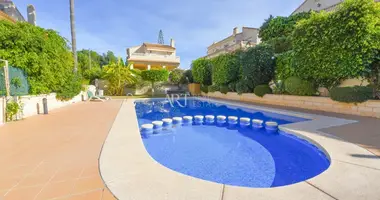 4 bedroom apartment in l Alfas del Pi, Spain