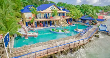 9 bedroom house in West Bay, Honduras