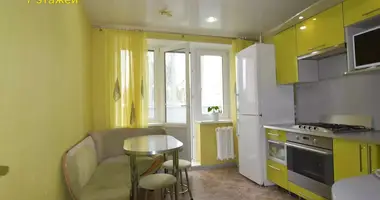 Apartamento 3 habitaciones en Slutsk, Bielorrusia