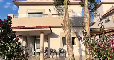 Villa 4 habitaciones en Perivolia tou Trikomou, Chipre del Norte