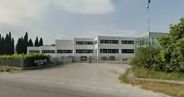 Nieruchomości komercyjne 5 000 m² w Terni, Włochy