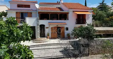 6 room house in Seget Vranjica, Croatia