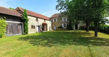 6 bedroom house in Maubourguet, France