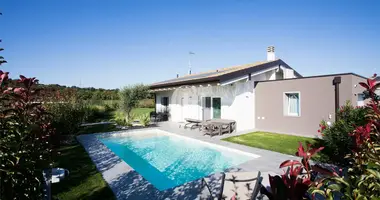 Villa 3 bedrooms with Veranda, with road, with equipment for disabled in Lonato del Garda, Italy