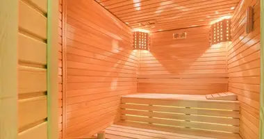 4 room apartment with parking, with furniture, with air conditioning in Mahmutlar, Turkey