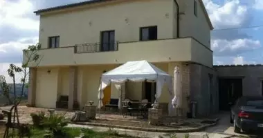 Dom 11 pokojów w Montappone, Włochy