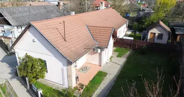 2 room house in Gyoemro, Hungary