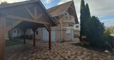 8 room house in Balatonmariafuerdo, Hungary