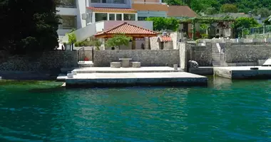 Villa 5 room villa with double glazed windows, with balcony, with furniture in Kotor, Montenegro