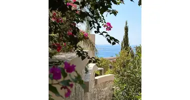 Villa 4 habitaciones con Vistas al mar, con Terraza, con Patio en Himare, Albania