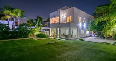 Villa 6 bedrooms in Castelldefels, Spain