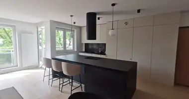 Wohnung 4 zimmer in Warschau, Polen