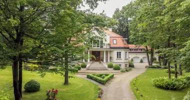 9 room house in Grodzisk Mazowiecki County, Poland
