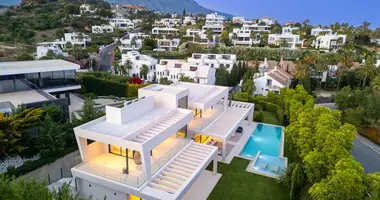 Villa 6 bedrooms with parking, with Swimming pool, with Garage in Marbella, Spain