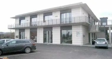 Nieruchomości komercyjne 450 m² w Terni, Włochy