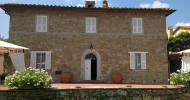 Villa  with Garage, with Internet, with private pool in Metropolitan City of Florence, Italy