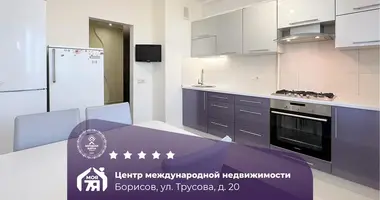 Apartamento 3 habitaciones en Borisov, Bielorrusia