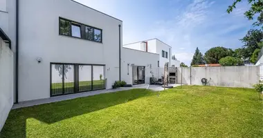 Villa 5 bedrooms in Braga, Portugal