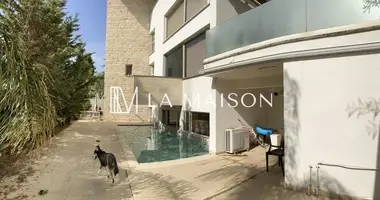 Casa 5 habitaciones con Ascensor, con Aire acondicionado, con Piscina en Nicosia, Chipre