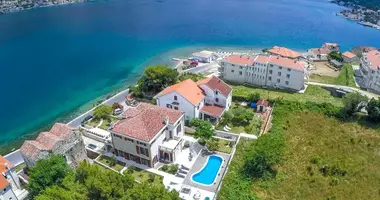 Villa  mit Meerblick, mit Schwimmbad, mit Keller in Prcanj, Montenegro