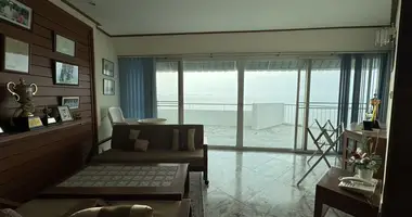 Condo 2 bedrooms with Elevator, with Air conditioner, with Swimming pool in Na Kluea, Thailand