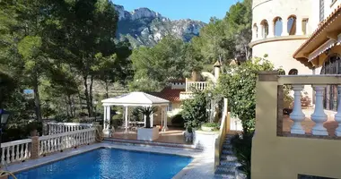 Villa 4 bedrooms in Llauri, Spain