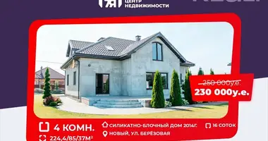 Casa de campo con garaje, con baño ruso, con paisajismo en cyzevicki sielski Saviet, Bielorrusia