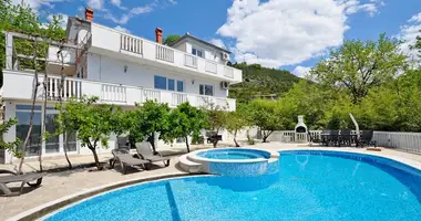 Villa  con Vistas al mar en Tivat, Montenegro