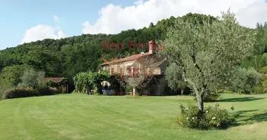 Villa 4 bedrooms in Montecatini-Terme, Italy