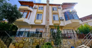 Villa 4 chambres avec parkovka parking, avec Piscine, avec Jardin dans Alanya, Turquie