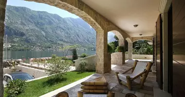 Villa 4 bedrooms with By the sea in Kotor, Montenegro