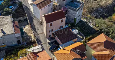Haus 4 Zimmer in Gespanschaft Split-Dalmatien, Kroatien