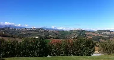 Grundstück in Massa Fermana, Italien