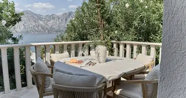 Villa  mit Meerblick, mit Garage in Kotor, Montenegro