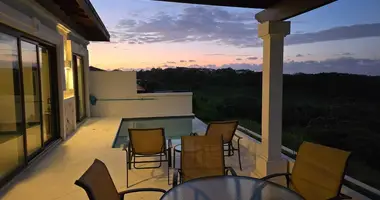 2 bedroom house in Roatan, Honduras