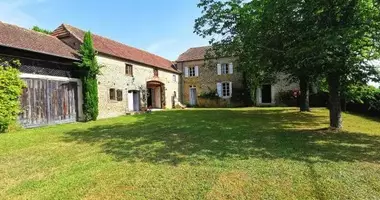 6 room house with swimming pool, with fireplace, with Меблированный in Maubourguet, France