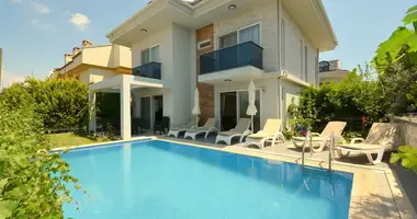 Villa 5 Zimmer mit Balkon, mit Klimaanlage, mit Renoviert in Akarca Parki, Türkei
