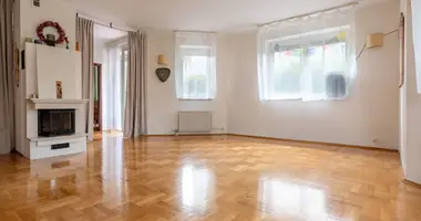 Nieruchomości komercyjne 300 m² w Warszawa, Polska