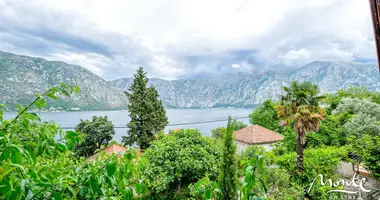 Villa  mit Meerblick, mit Garage in Kotor, Montenegro