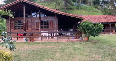 Casa 4 habitaciones en Regiao Geografica Imediata de Petropolis, Brasil