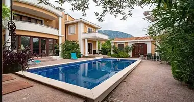 Villa  con Vistas al mar, con Piscina, con Jardín en Tivat, Montenegro