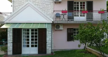 Haus 6 Schlafzimmer in Tivat, Montenegro